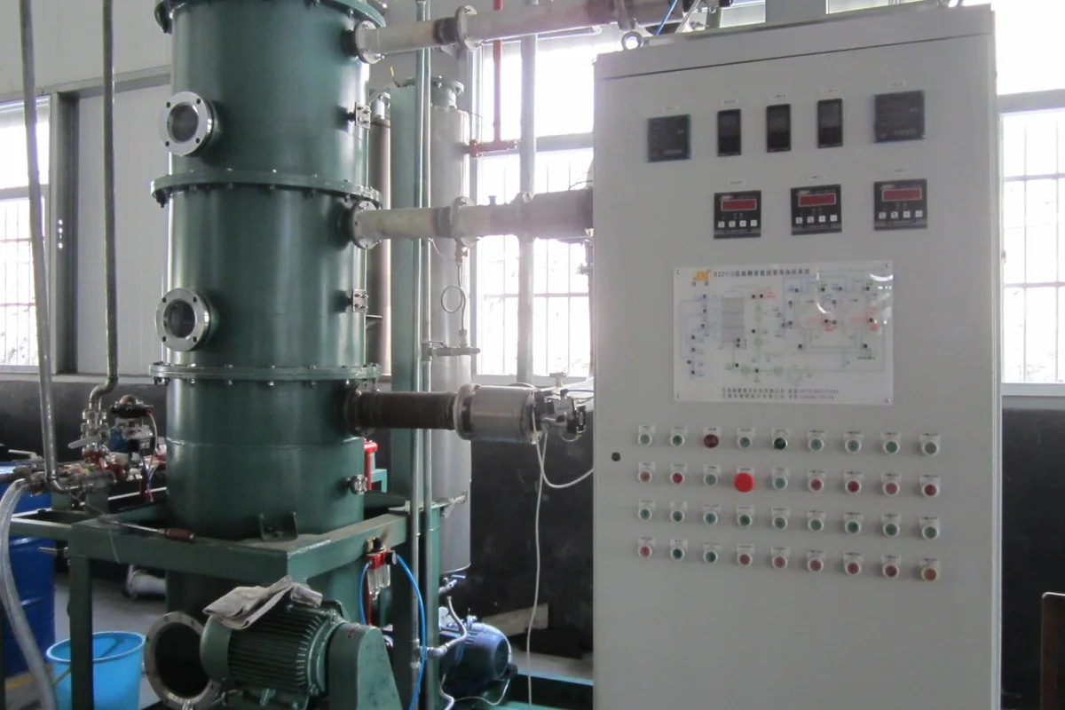 Impregnant conditioning equipment with treatment vessel, pipework and control cabinet